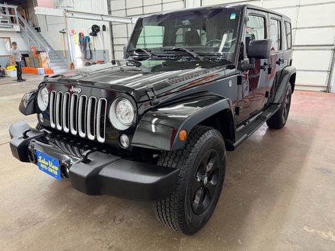 Used 2017 Jeep Wrangler Unlimited Sahara w/ Max Tow Package AWD/4WD image 3