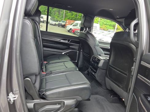 Used 2023 Jeep Wagoneer Series III w/ Preferred Equipment Group AWD/4WD image 15