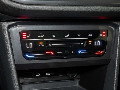 Used 2023 Volkswagen Tiguan SE w/ Panoramic Sunroof Package AWD/4WD image 19