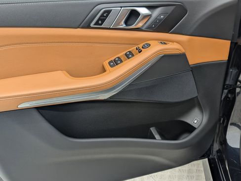 Used 2022 BMW X5 xDrive45e w/ M Sport Package image 14