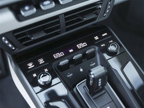 Certified 2025 Porsche 911 Carrera image 24