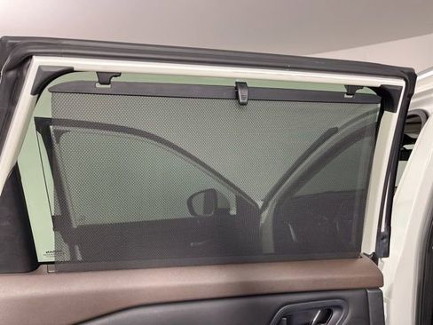 Used 2023 Nissan Rogue SV w/ SV Premium Package image 43