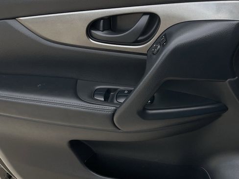 Used 2021 Nissan Rogue Sport S image 19