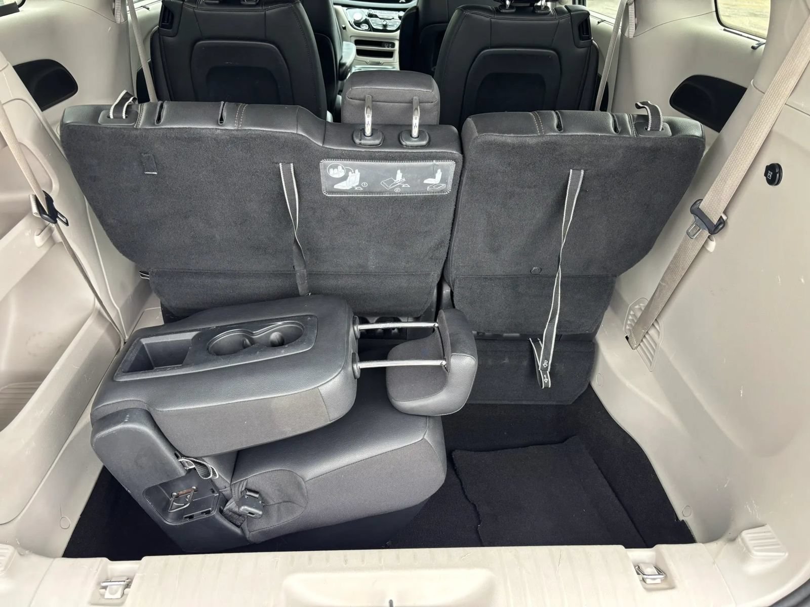 Used 2018 Chrysler Pacifica Touring-L FWD image 17