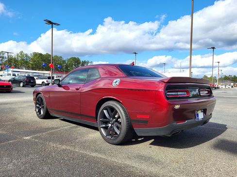 Used 2022 Dodge Challenger R/T w/ Plus Package image 7