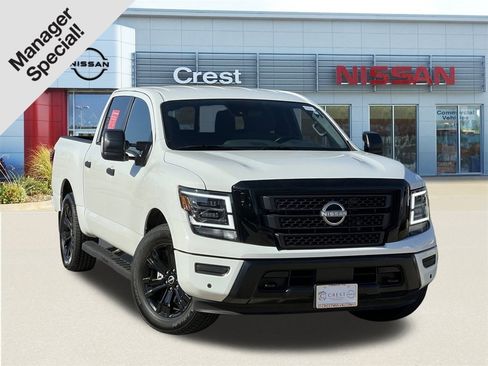 Certified 2024 Nissan Titan SV w/ SV Convenience Package image 1