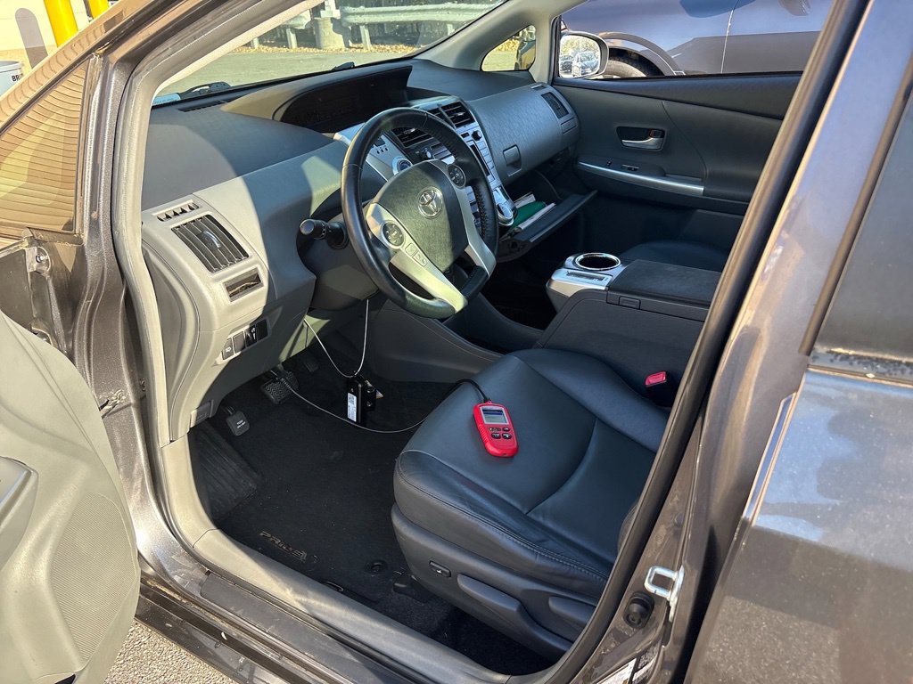 Used 2013 Toyota Prius V Five FWD image 6