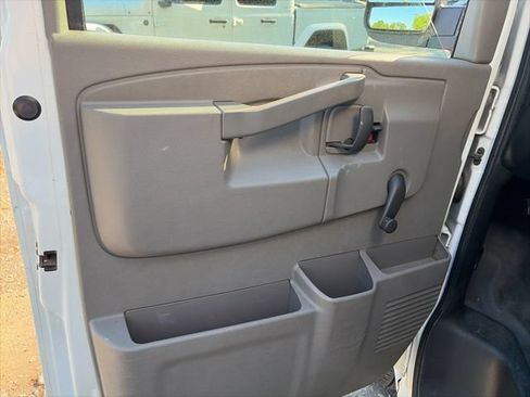 Used 2019 GMC Savana 3500 w/ Driver Convenience Package RWD image 18