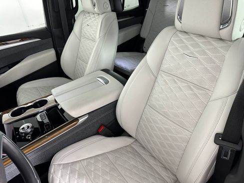 Used 2025 Cadillac Escalade Sport Platinum AWD/4WD image 27