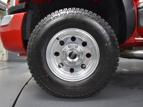 Used 2005 GMC Sierra 2500 SLT w/ Heavy-Duty Power Package image 16