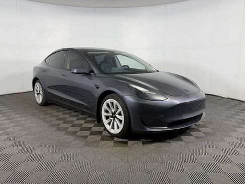 Used 2023 Tesla Model 3 Standard Range RWD image 4