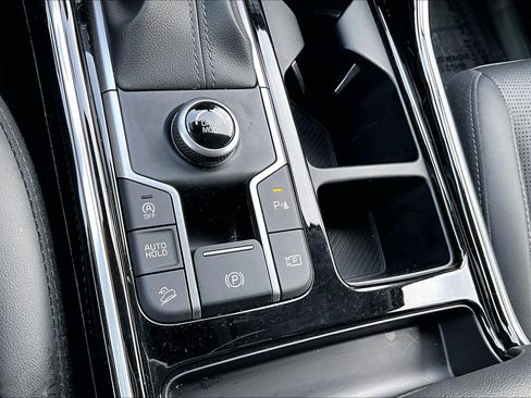 Used 2024 Kia Sorento SX image 32