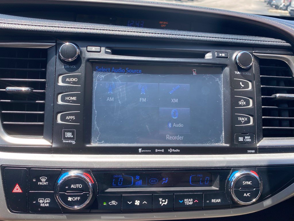 Used 2016 Toyota Highlander Limited Platinum FWD image 25