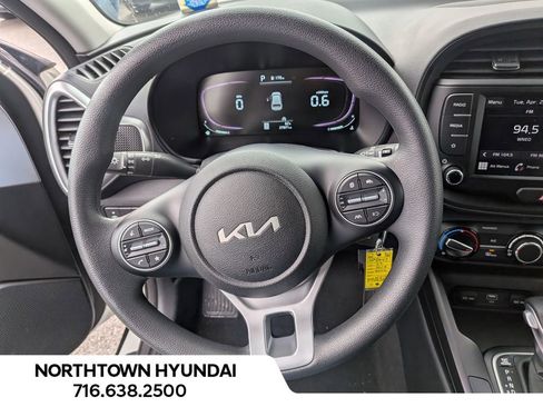 Used 2023 Kia Soul LX FWD image 7