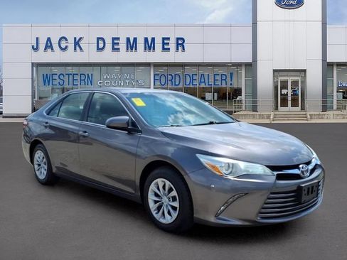 Used 2015 Toyota Camry LE FWD image 1