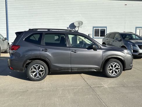 Used 2024 Subaru Forester Premium image 7