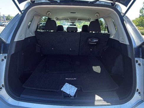 Used 2025 Nissan Rogue S AWD/4WD image 18