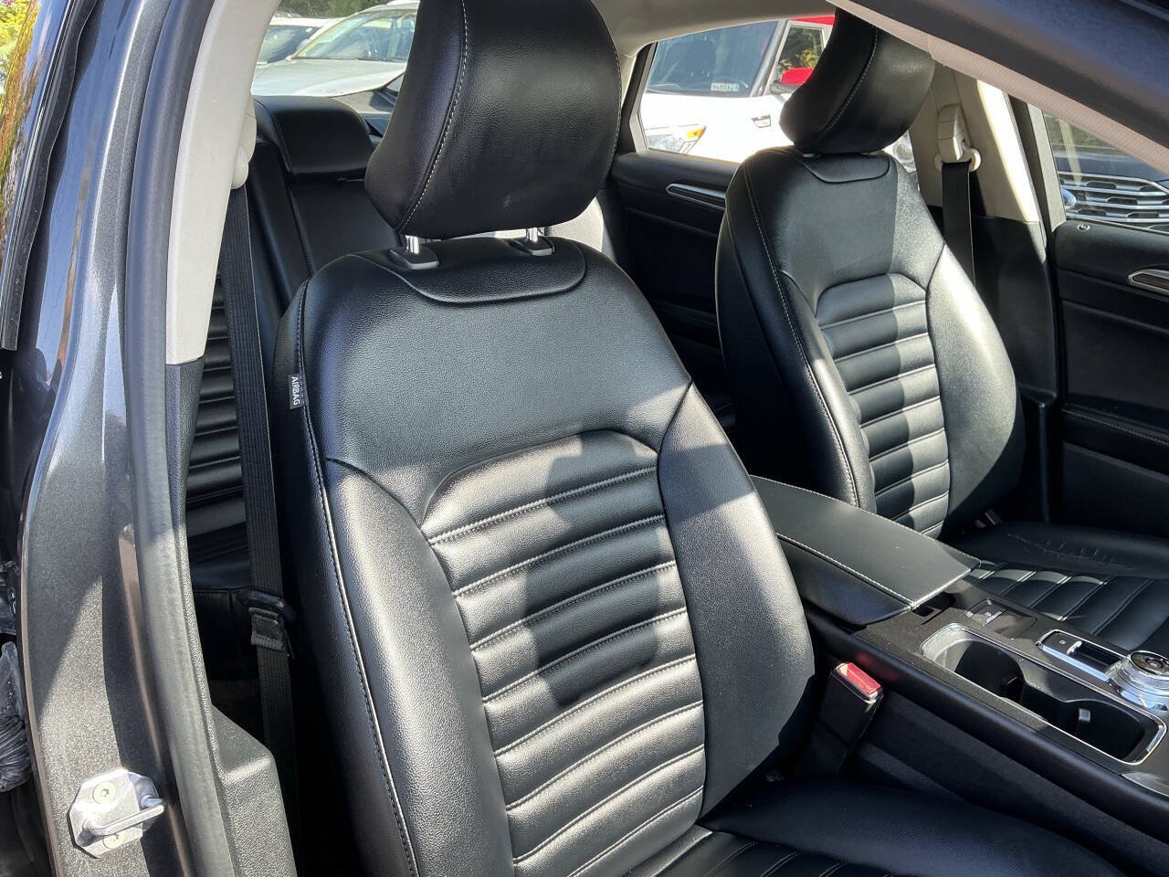 Used 2019 Ford Fusion SEL FWD image 31