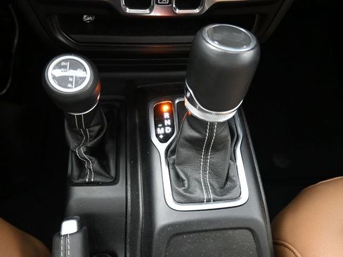 Used 2022 Jeep Wrangler Unlimited Sahara w/ Cold Weather Group image 16