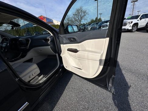 Used 2021 GMC Acadia Denali w/ Denali Ultimate Package image 13