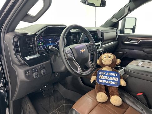 Used 2024 Chevrolet Silverado 3500 High Country image 9