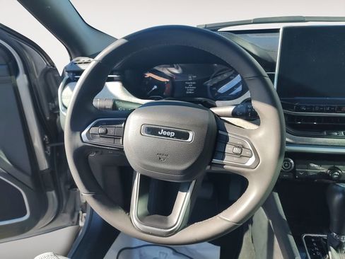 Used 2024 Jeep Compass Latitude image 12