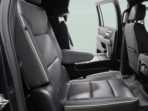 Used 2023 Chevrolet Suburban Premier AWD/4WD image 28