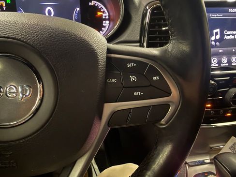 Used 2019 Jeep Grand Cherokee Altitude AWD/4WD image 16