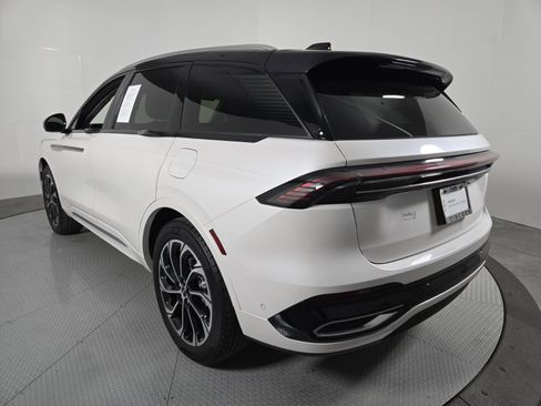 Used 2024 Lincoln Nautilus Reserve w/ Equipment Group 202A image 6