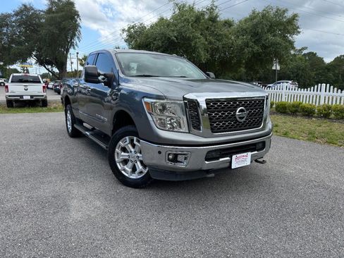 Used 2017 Nissan Titan SV RWD image 38