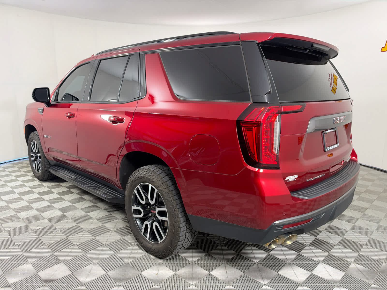 Used 2024 GMC Yukon AT4 AWD/4WD image 3
