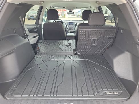 Used 2022 Chevrolet Equinox LS w/ LS Convenience Package image 12