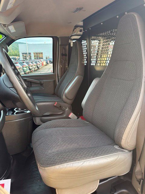 Used 2025 Chevrolet Express 2500 w/ Driver Convenience Package RWD image 9