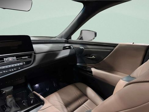 Used 2025 Lexus ES 300h Ultra Luxury w/ Accessory Package (Z2) FWD image 15