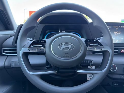 New 2026 Hyundai Elantra SE FWD image 18