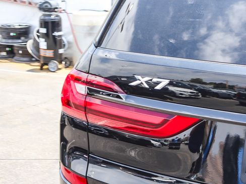 Used 2022 BMW X7 xDrive40i w/ M Sport Package AWD/4WD image 7