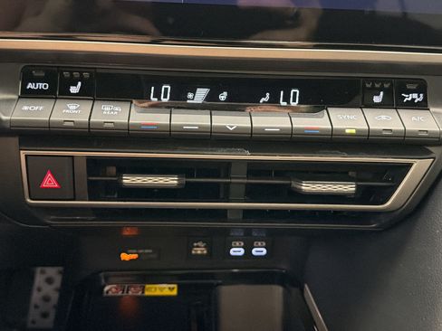 Used 2025 Toyota Camry XSE FWD image 17