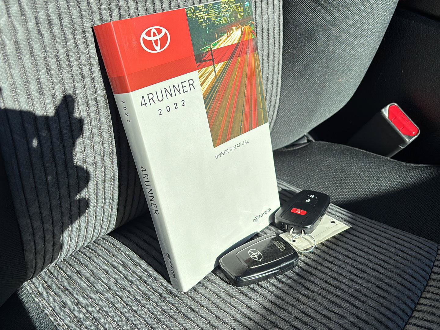 Used 2022 Toyota 4Runner SR5 AWD/4WD image 14
