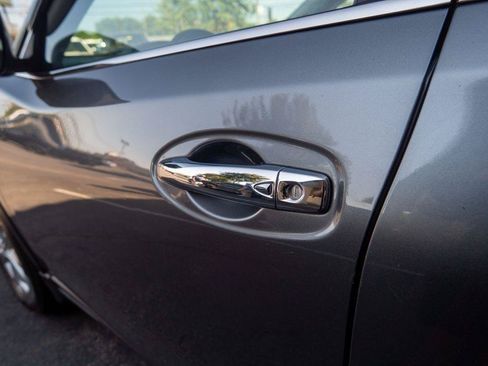 Used 2015 Nissan Rogue SV AWD/4WD image 8