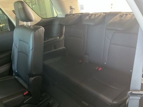 Used 2025 Nissan Pathfinder SL image 17