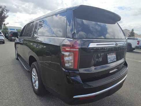 Used 2024 Chevrolet Suburban LT w/ Luxury Package RWD image 7