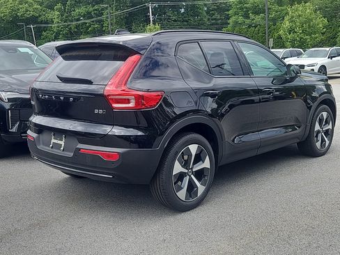 New 2026 Volvo XC40 B5 Core w/ Climate Package AWD/4WD image 2