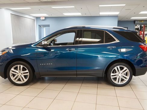 Used 2020 Chevrolet Equinox Premier AWD/4WD image 2