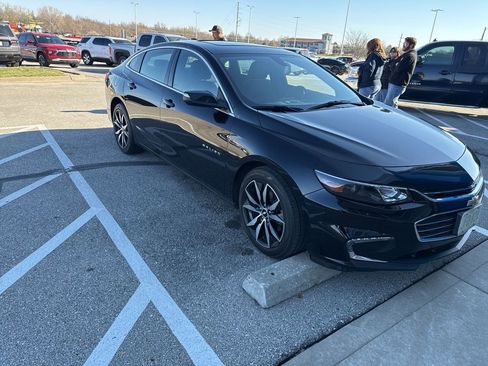 Used 2018 Chevrolet Malibu LT image 2