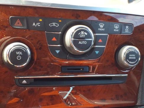 Used 2013 Chrysler 300 AWD w/ Driver Convenience Group image 22