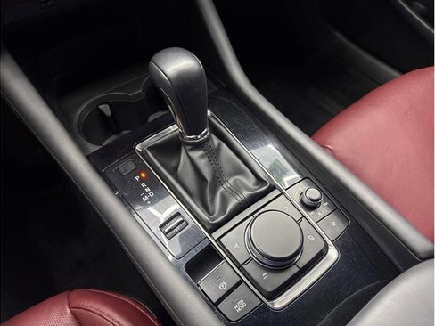 Used 2021 MAZDA MAZDA3 Hatchback w/Premium Plus Pkg image 17