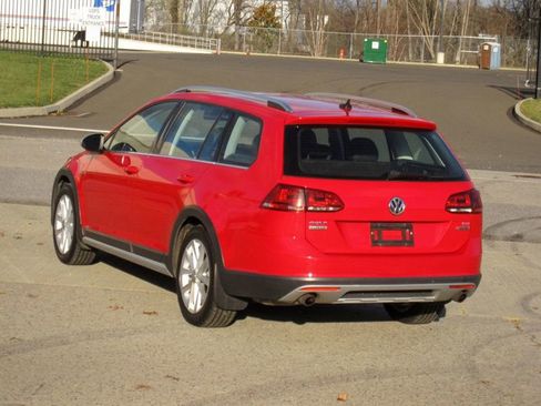 Used 2017 Volkswagen Golf Alltrack SEL image 13