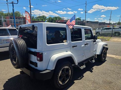 Used 2014 Jeep Wrangler Unlimited Sahara AWD/4WD image 3