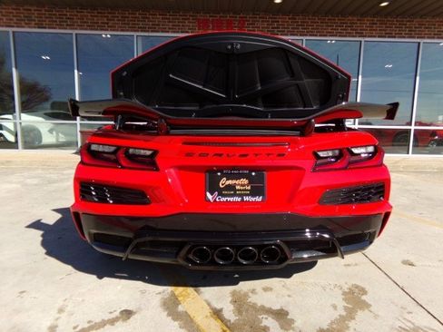 Used 2023 Chevrolet Corvette Z06 w/ Z07 Performance Package image 11