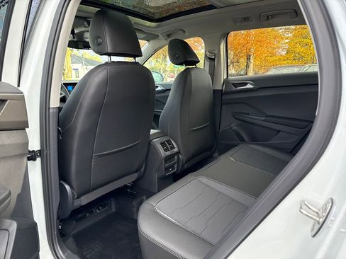 New 2025 Volkswagen Taos SE image 14